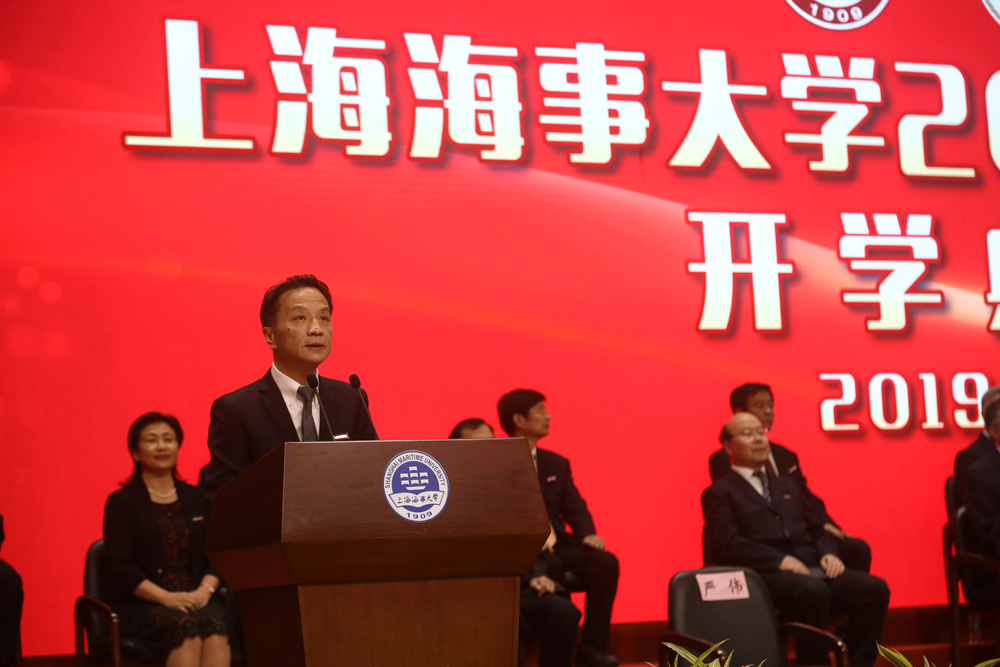 嚴偉副校長主持開學典禮